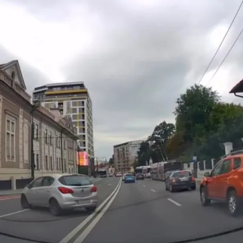 Șofer provoacă haos lângă Platinia prin manevră bruscă pe a doua bandă