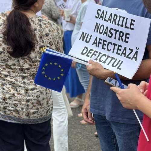 Sindicatele din administrația locală protestează în Capitală față de reducerile de personal