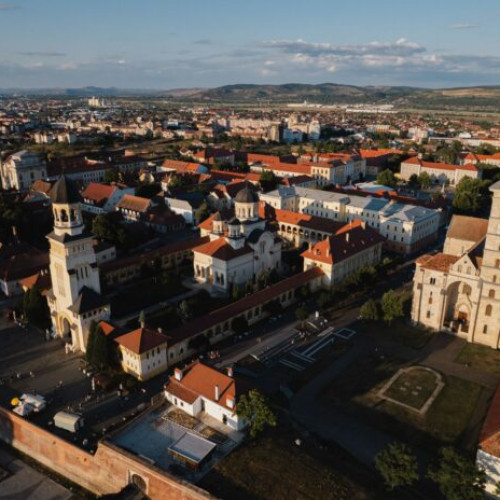 Alba Iulia pregătește Masa Care Unește, masă de 2,7 kilometri din materiale reciclate