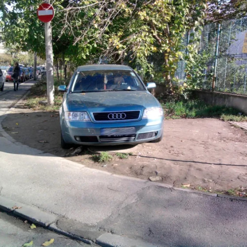 Spațiu verde din Mărăști transformat în parcare, nemulțumește locuitorii