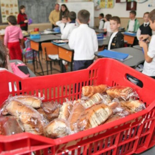 Elevii din Buzău așteaptă reluarea programului Cornul, laptele și fructele
