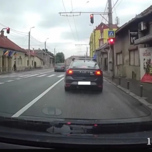 Mașină din Mureș ignoră semaforul roșu în Cluj