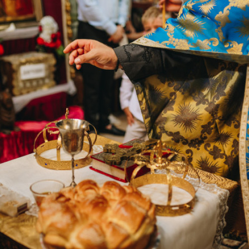 De ce se ține post aspru pe 14 septembrie, de Înălțarea Sfintei Cruci. Preotul explică: „Este obligatoriu pentru români”