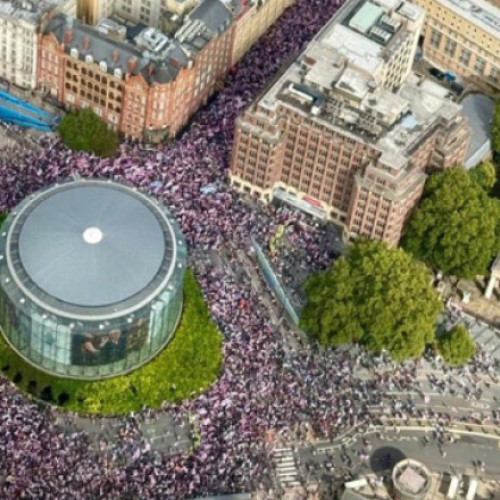 Video&Foto Manifestaţie uriașă pentru „libertatea de exprimare” la Londra, la apelul unui militant de extremă dreapta