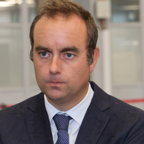 Noul premier francez Sebastien Lecornu retrage propunerea de eliminare a două zile libere și anunță strategia pentru a adopta bugetul