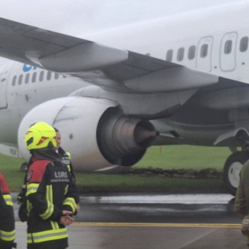 Foto Incident aviatic în Polonia. Un avion a ratat aterizarea și a ieșit de pe pistă