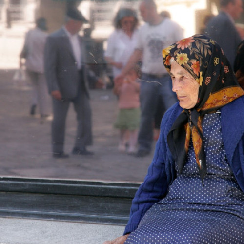 Sondaj INSCOP: Ce cred românii despre valorile tradiționale și intervenția statului în economie