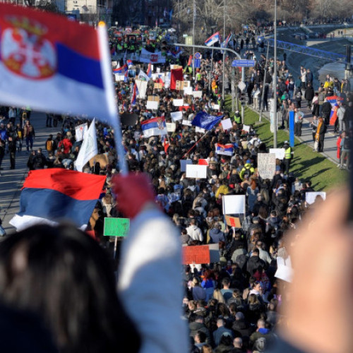 Spionii lui Putin acuză Uniunea Europeană că pregătește un „Maidan” în Serbia. Evaluarea Serviciului rus de Informaţii Externe