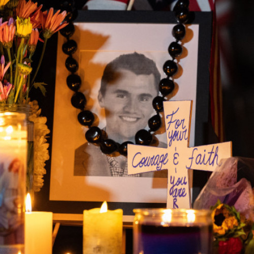 Video Senatorii români au ţinut un moment de reculegere în memoria lui Charlie Kirk, la propunerea AUR