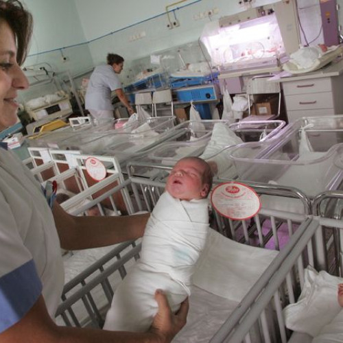 Record negativ al natalității în România în 2024, influențat de factori socio-economici