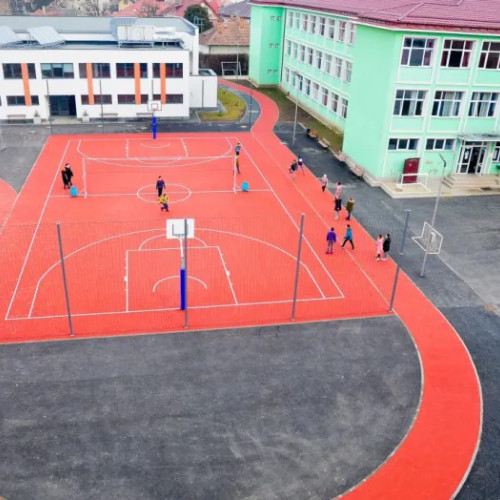 Părinții de la Școala Onisifor Ghibu cer soluții pentru elevii de clasele primare