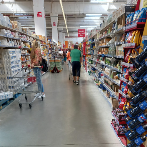 Carrefour Botoșani angajează lucrători comerciali cu studii liceale