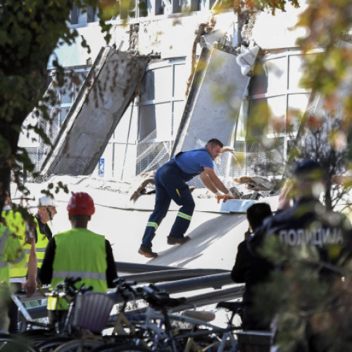 Treisprezece persoane, inclusiv un fost ministru, puse sub acuzare pentru prăbușirea acoperișului gării din Novi Sad