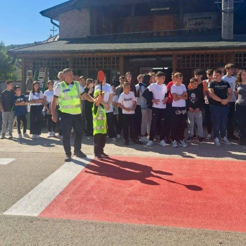 Polițiștii din Gorj au organizat o activitate despre siguranța rutieră la Școala Gimnazială Groșerea