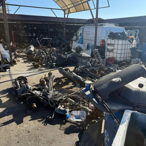 Descoperire de dezmembrări auto ilegale în comuna Bălești