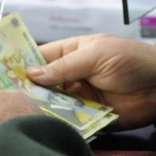 Discuții în Parlament privind retragerea banilor din Pilonul II și III și comisioanele percepute