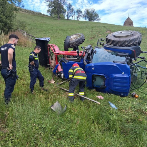 Bărbat prins sub tractor la Mătișești, intervenție de urgență a pompierilor