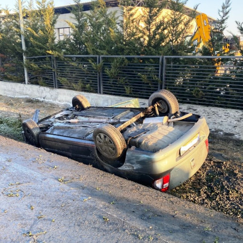 Accident rutier la Lămotești soldat cu răsturnarea unui autoturism