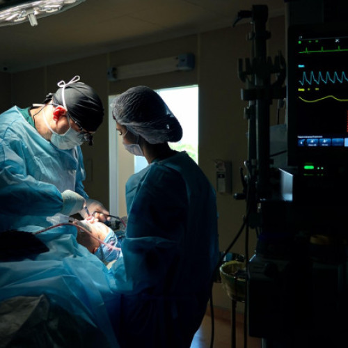 Doctorul surprins în timpul unei abateri grave își poate continua activitatea medicală în Marea Britanie