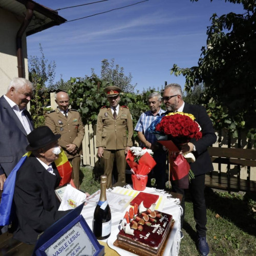 Vasile Lesuc din Tudora a împlinit 100 de ani, celebrat de întreaga comunitate