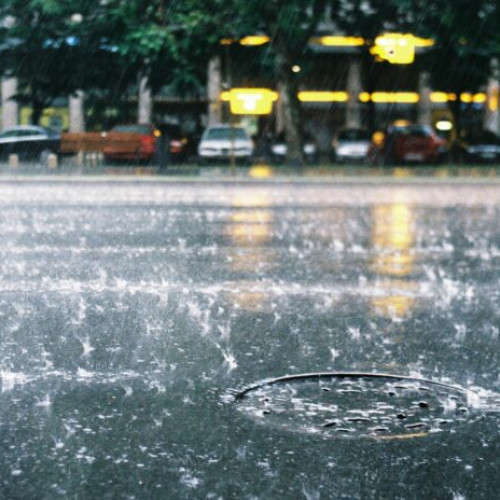 Temperaturi în scădere și ploi anunțate miercuri la București