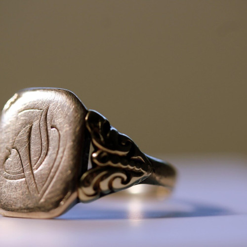 Ce trebuie să știi înainte de a vinde aur la amanet