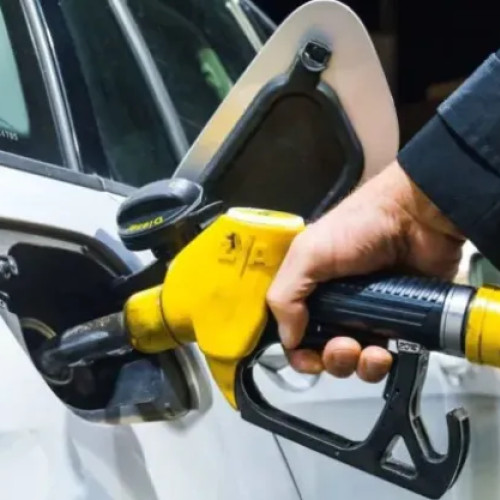 Românii se confruntă cu a treia majorare consecutivă a prețului carburanților în septembrie