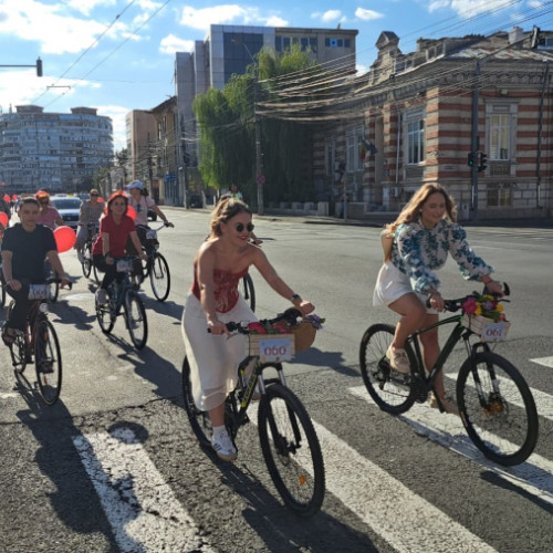 Parada „Skirt Bike” Galați a adus eleganță și culoare pe străzile orașului