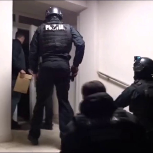 Percheziții în Fălticeni pentru destructurarea unei rețele de contrabandă cu țigări