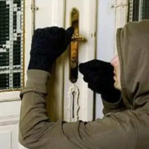 Tânăr din Florești suspectat de furt într-un centru pentru vârstnici din Cluj-Napoca