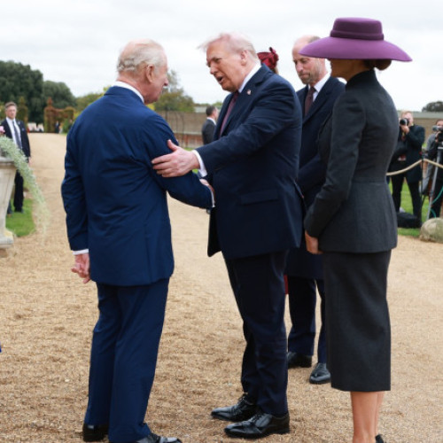 Cadouri simbolice între cuplul regal și cel prezidențial în timpul vizitei lui Trump în Marea Britanie