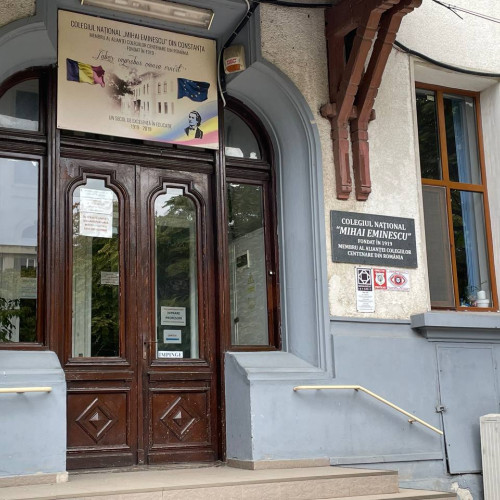 Elevii Colegiului Mihai Eminescu revin în sălile de clasă după finalizarea lucrărilor de renovare