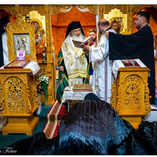 ÎPS Teodosie a oficiat slujba de tundere în monahism la Mânăstirea Sfânta Cruce