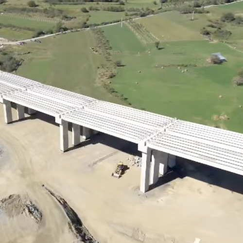 Lucrările avansează rapid la viaductele autostrăzii Sibiu-Pitești, tronsonul Boița-Cornetu