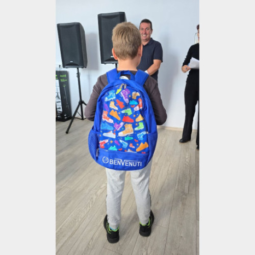 Pro Bambini oferă ghiozdane echipate pentru 110 elevi din Oradea și județul Bihor