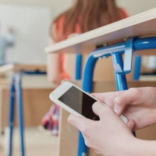 Suedia va interzice telefoanele mobile în toate școlile începând din 2026
