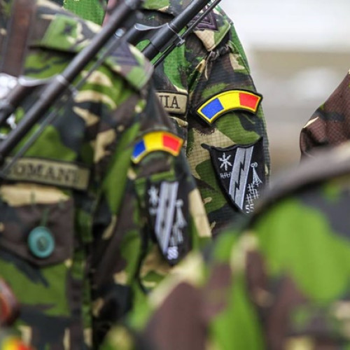 Majoritatea românilor susțin introducerea stagiului militar pe bază de voluntariat