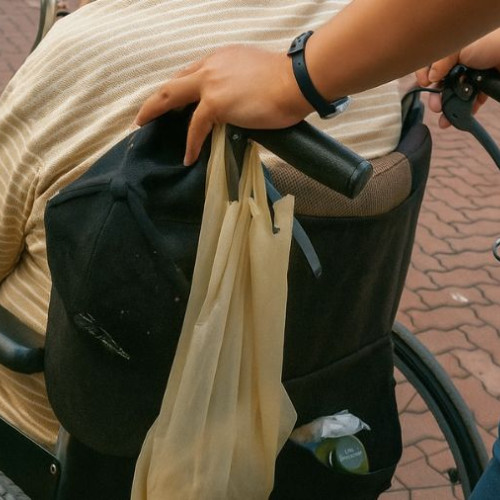 Însoțitorii persoanelor cu handicap grav din Bacău vor primi diferențele salariale până la final de septembrie