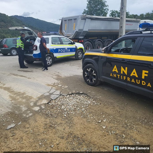 Două camioane suprasolicitate cu piatră au fost amendate în Gorj