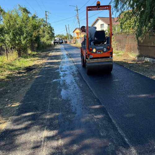Primăria Răzvad continuă asfaltările după introducerea canalizării