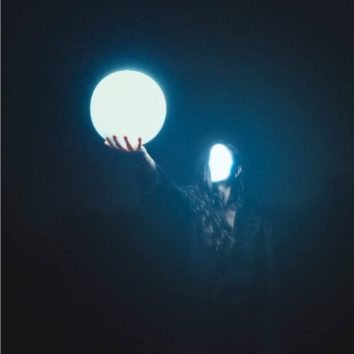 EMAA revine în forță cu piesa „Cum mă ai tu” care deschide un nou capitol