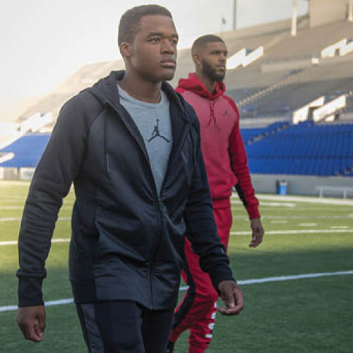 Pantalonii trening pentru bărbați devin o piesă-cheie în moda urbană