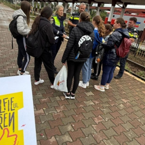 Polițiștii din Roman avertizează tinerii asupra riscurilor selfie-urilor pe trenuri