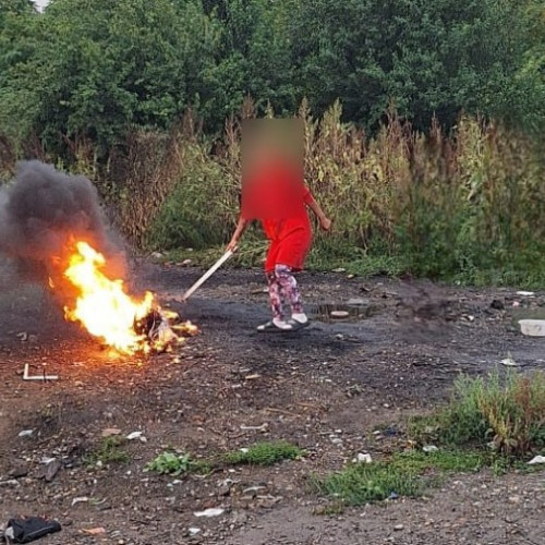 Femeie amendată în Bacău pentru incendierea deșeurilor în zonă publică