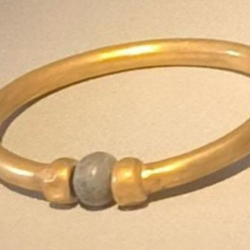 O brățară de aur antică furată din Muzeul Egiptean a fost topită după vânzare pe piața neagră