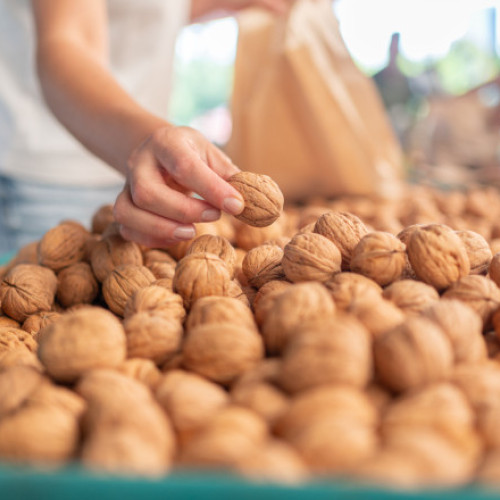 Producția de nuci din România afectată grav de secetă și înghețuri târzii