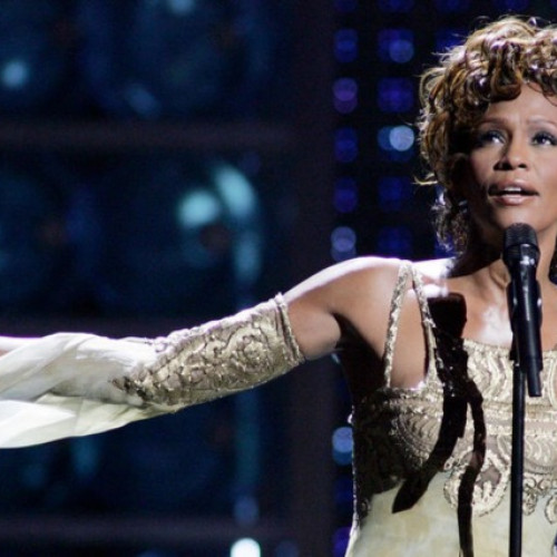 Whitney Houston revine pe scenă în turneu susținut de inteligență artificială