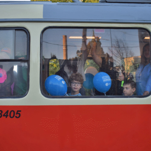 Mii de vizitatori au admirat vehicule electrice la porțile deschise STB în București