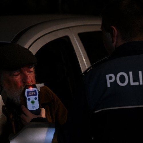 Bărbat fără permis prins în trafic cu alcool în aerul expirat, la Dieci