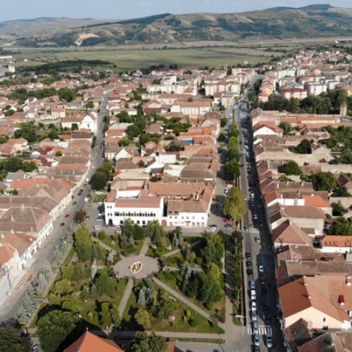 Municipiul Sebeș își completează infrastructura cu noi plăcuțe stradale